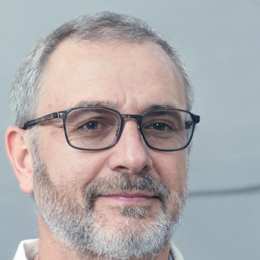 Doświadczony analityk finansowy prowadzący szkolenie z rozpoznawania trendów